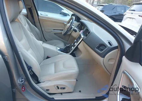 2018 Volvo Xc60 T5 Inscription z USA, uszkodzony, nr VIN YV4102RL4J1090887